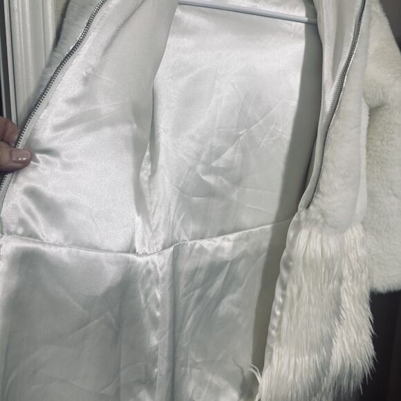 Donna Salyers Fabulous Furs Kids White Faux Fur Coat GIrls sz L hooded pompom - Picture 4 of 7